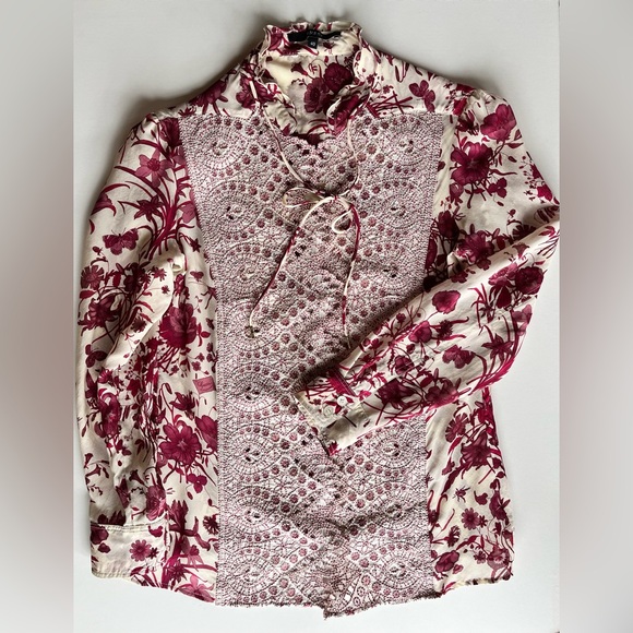 GUCCI floral silk chiffon blouse w/ intricate lace tuxedo bib. Size 40 - Picture 1 of 15